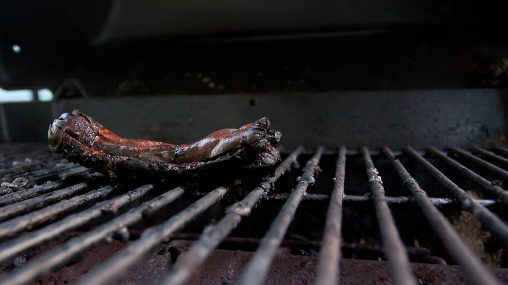 How to safely clean your grill