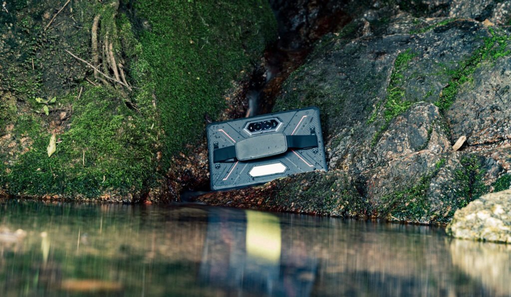 HOTWAV R9 Plus Is the Ultimate Rugged Tablet With 20,080mAh Battery and Built-In Flashlight