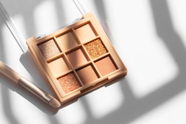 How OEM Eyeshadow Makers Guard Your Brand Against Beauty Hazards How OEM Eyeshadow Makers Guard Your Brand Against Beauty Hazards