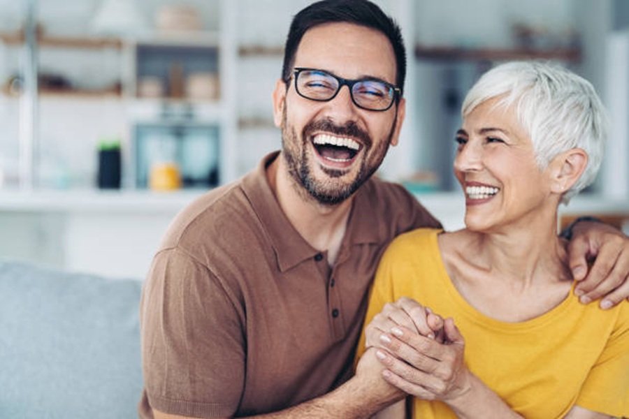 Bridging the Age Gap: How to Build a Genuine Connection on Your First Date