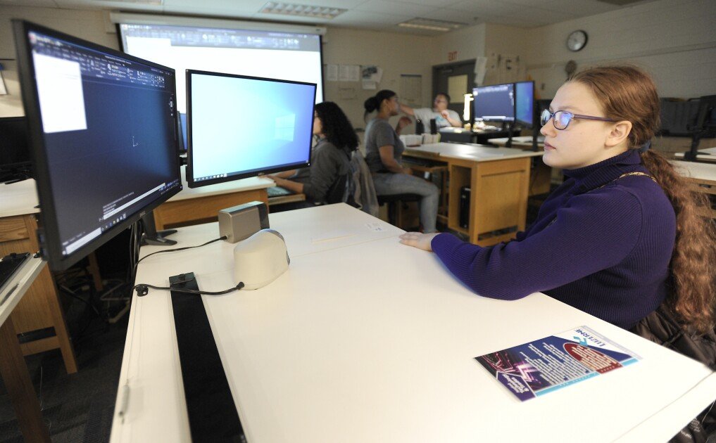 Trump Admin. Makes Workforce Training a Focus in College-Access Program Trump Admin. Makes Workforce Training a Focus in College-Access Program