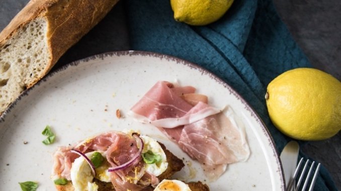 Prosciutto Crostini with Burrata |