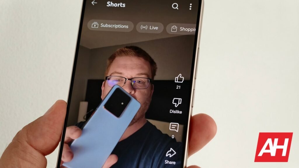 YouTube is Sneaking Image Posts & Carousels from Creators into Your Shorts Feed YouTube is Sneaking Image Posts & Carousels from Creators into Your Shorts Feed