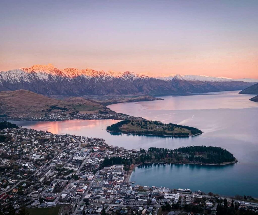 Wānaka or Queenstown: How to decide